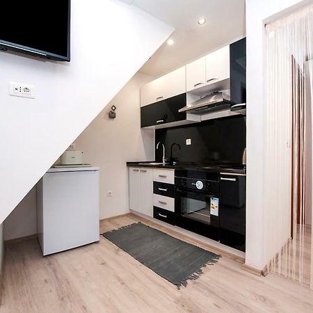 Studio Apartment Magic ロヴィニ エクステリア 写真