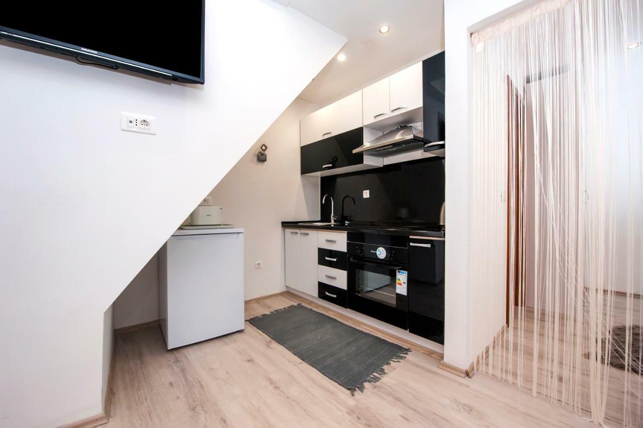 Studio Apartment Magic ロヴィニ エクステリア 写真