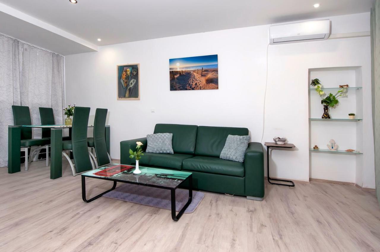 Studio Apartment Magic ロヴィニ エクステリア 写真