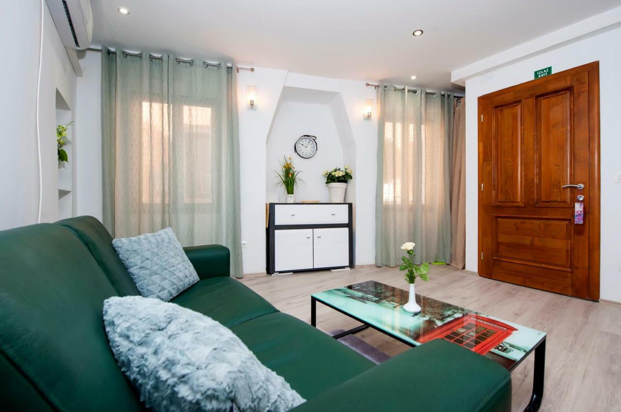 Studio Apartment Magic ロヴィニ エクステリア 写真