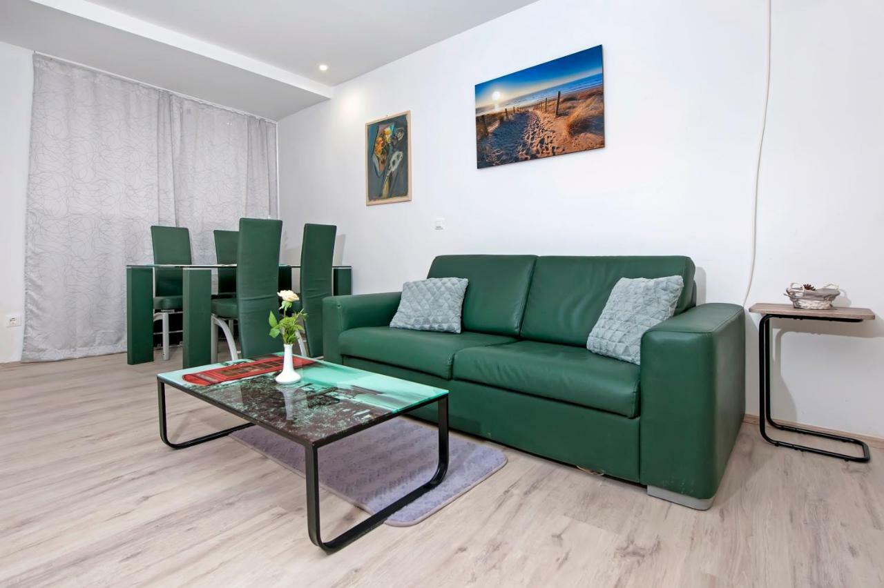 Studio Apartment Magic ロヴィニ エクステリア 写真