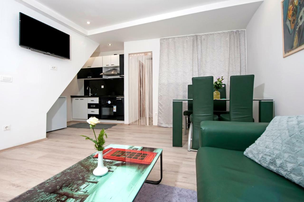 Studio Apartment Magic ロヴィニ エクステリア 写真